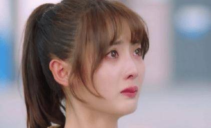 活泼,可以说是男生心目中最理想的女友形象,可盐可甜说的就是她没错了