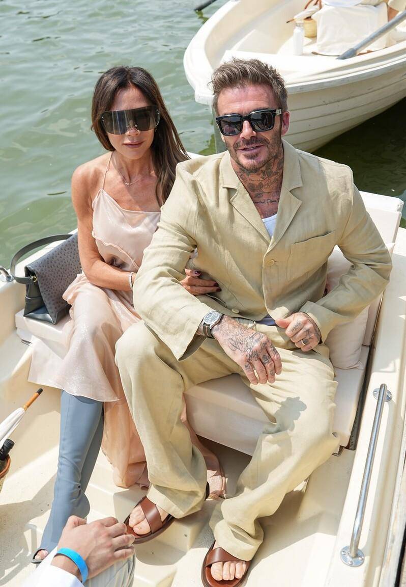 贝克汉姆情侣亮相2024春夏巴黎时装周jacm秀场_维多利亚_包括_时装秀