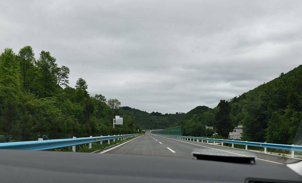 高速路风景开车图片