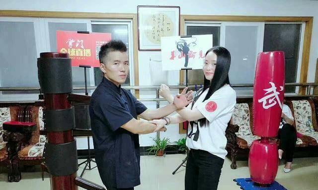 咏春余昌华警告太极雷雷:怕我徒弟丁浩就明说,不敢打就别找借口_秒杀