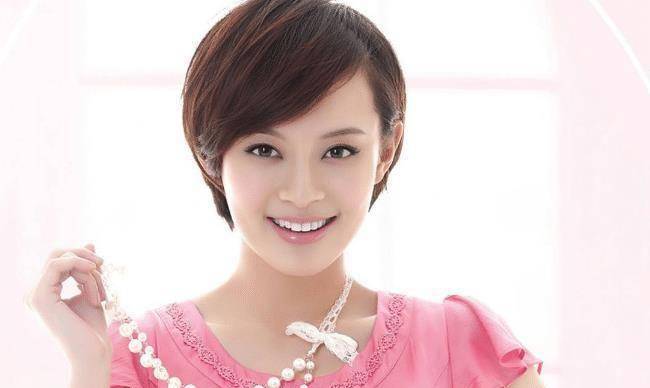 孙俪是典型的80后女孩,出生在上海一个非常普通的家庭.