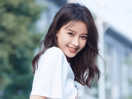 孙怡董子健离婚后首同框,牵手带娃超温馨,女方手臂纤细如麻杆!