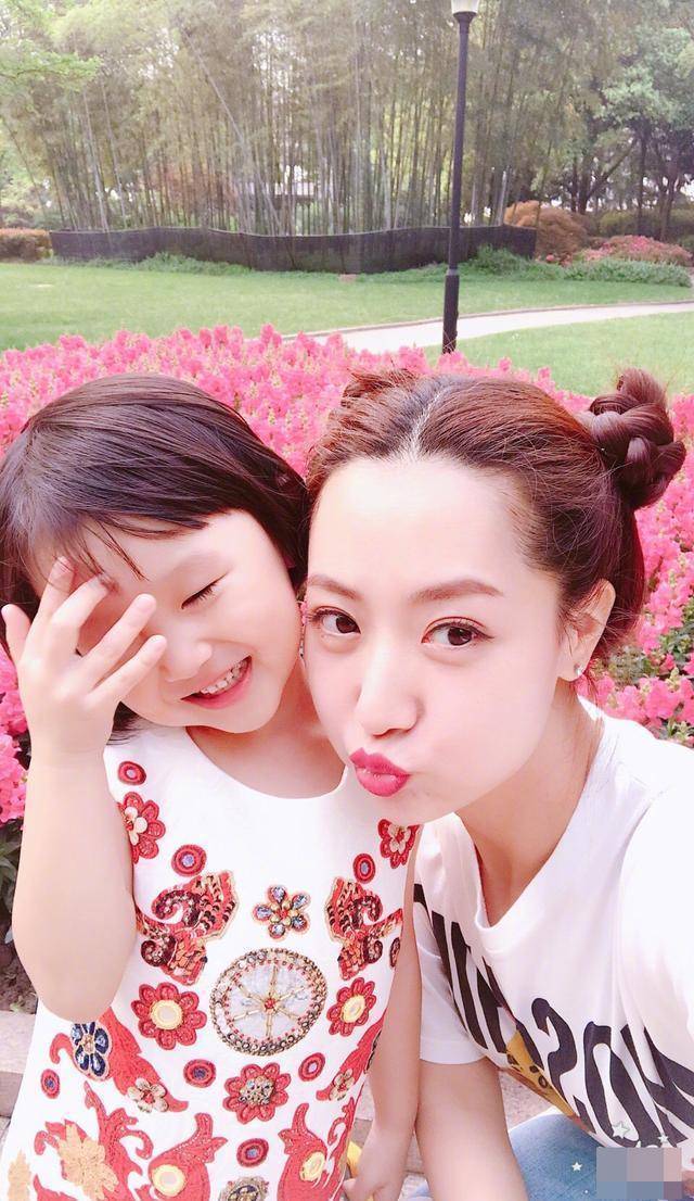 《乘姐》白冰自爆离婚,模特前夫和女儿长相神似,离婚原因成谜_丁一