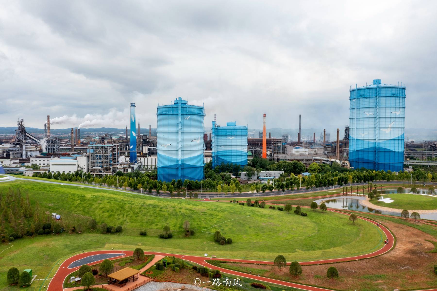 午后,我们来到新钢青花瓷公园,被眼前看到的美景种草.