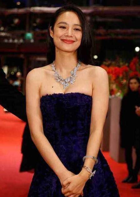 看了姜文与姜武的娇妻,就知道兄弟俩的品味差距有多大了_作品_妻子_亲