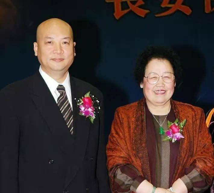 "陈丽华_东西_父亲_一笑