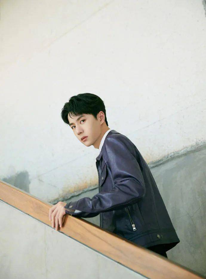 李昂昂的朋友圈 - 龚俊晒腹肌太吸睛,关晓彤御姐风绝了_造型_活动