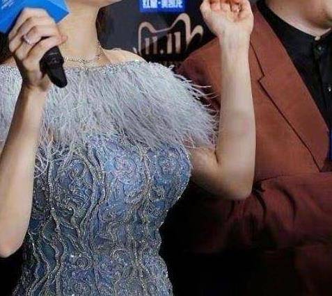 看到吉娜怀孕时的腰围, 瞬间明白了_状态_唐嫣_身材