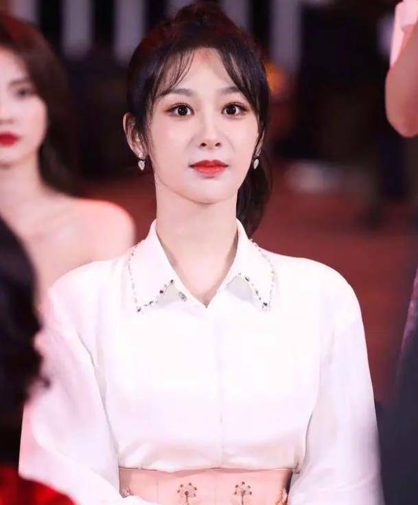 杨紫可以给造型师加鸡腿了!