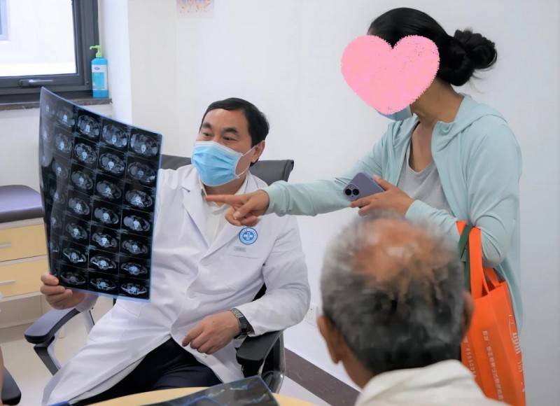 省人民医院泌尿外科王增军教授来徐州一院进行联合查房,病例讨论,现场