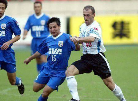 有关王珂的传说,传得最神的就是他曾经力压卡卡首发,让后者只能当替补