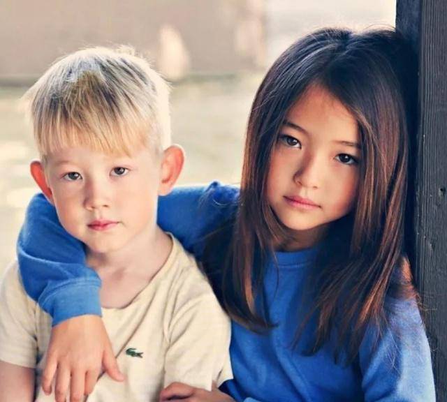 看起来十分洋气▼相信很多人都看出ellagross是混血儿,没错~ellagross