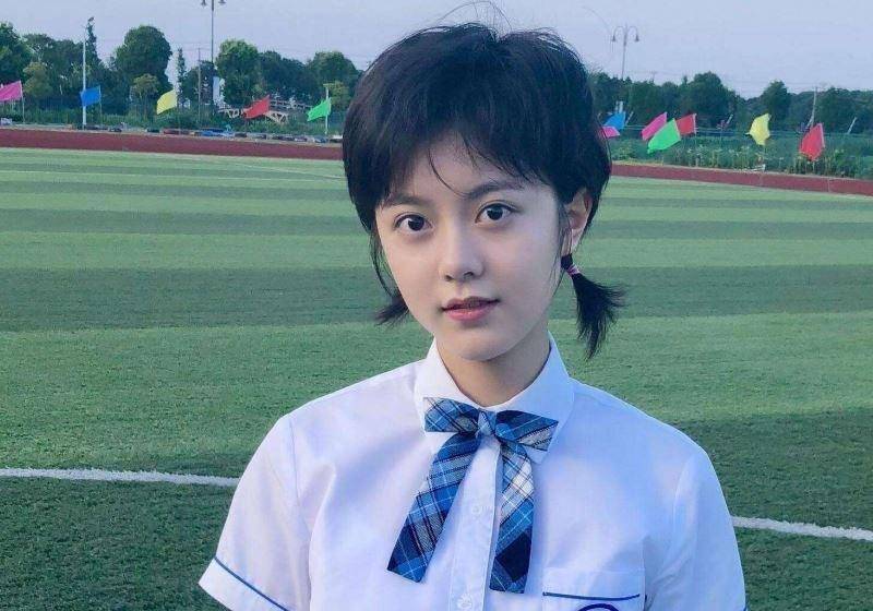 赵今麦素颜照曝光,可爱少女终于进入大学校门,网友纷纷送上祝福_军训