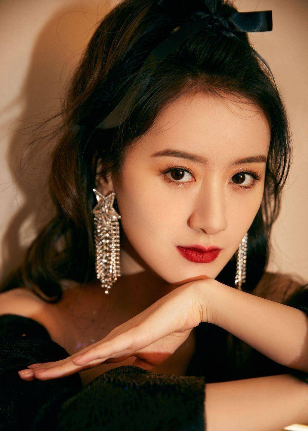 不过今时不同往日,如今古装剧不是那么的吃香,赵丽颖的事业蓝图上或