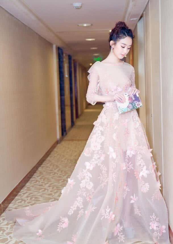 赵丽颖粉色连体裤清新少女,街拍时尚大片,女神360度无死角_黑色_感觉