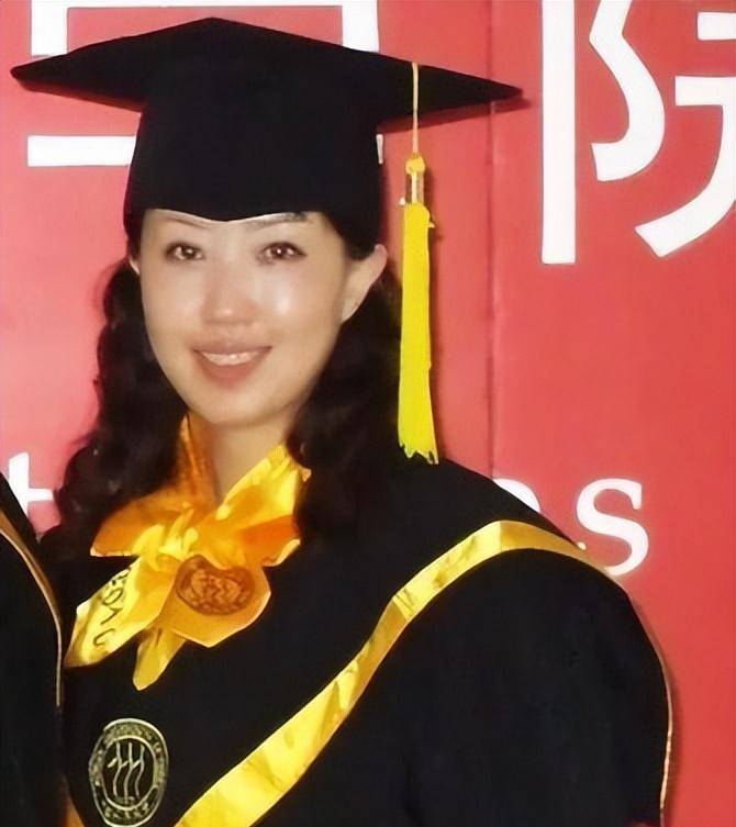 常艳:长相艳丽的女博士,为留京甘愿当情妇,一切前途化为了泡影_衣俊卿