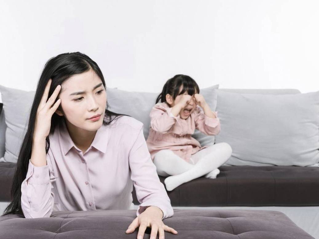 如何面对孩子的撒泼哭闹?_情绪_时候_宝宝