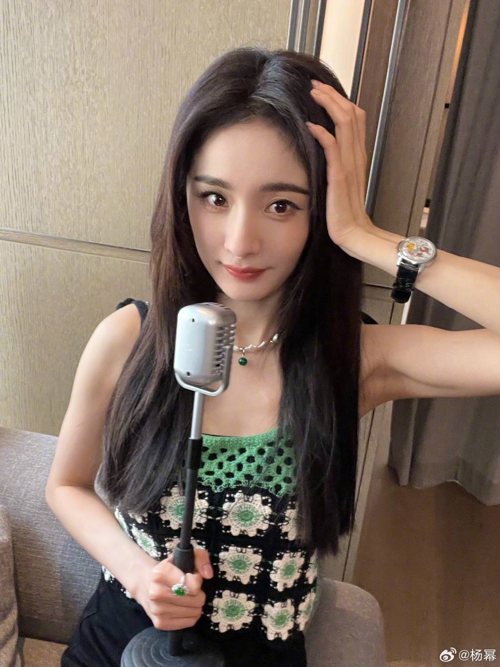 杨幂"八字没一撇演唱会"造型图,发布"第九张专辑"造型图_微博_舞台