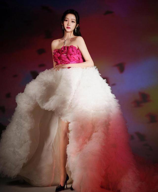 组图:关晓彤开场主持浙江卫视跨年晚会着玫瑰纱裙满屏大长腿_娱乐