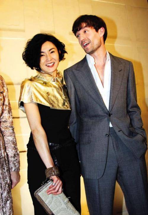 张曼玉:多段恋情皆无疾而终,如今58岁独自一人活出自我_母亲_事业