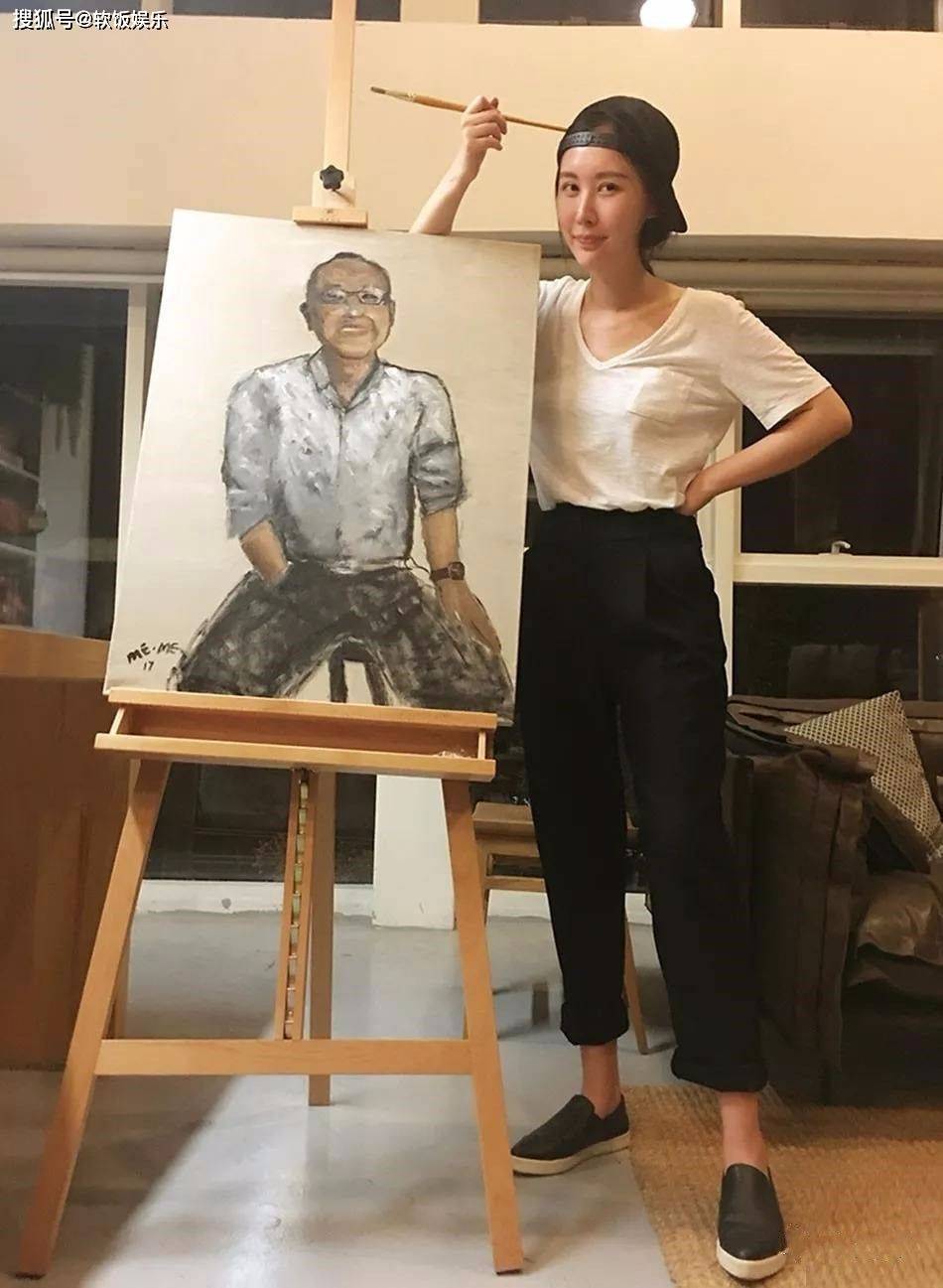 2岁女儿紧跟身后,由保姆照顾无忧无虑_田朴珺_夫妻_王江穗