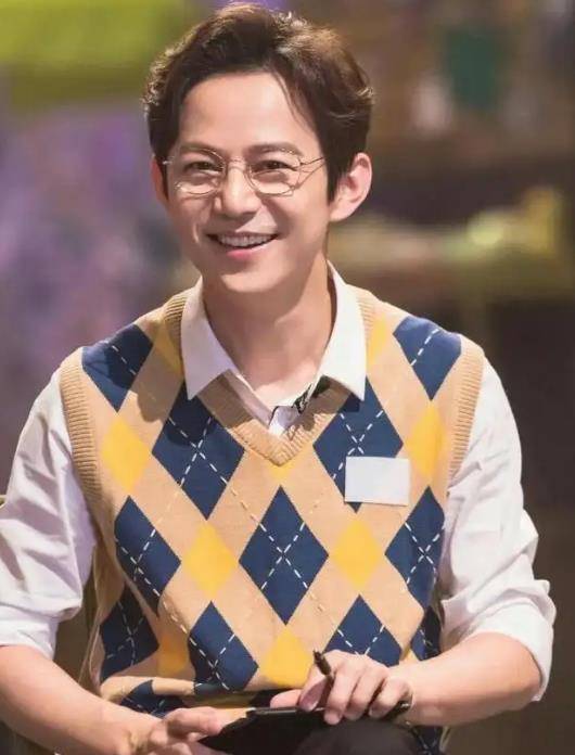 何炅撒贝宁一路保送,张新成被高校抢,他们少年时有何"背景"_时候_工作