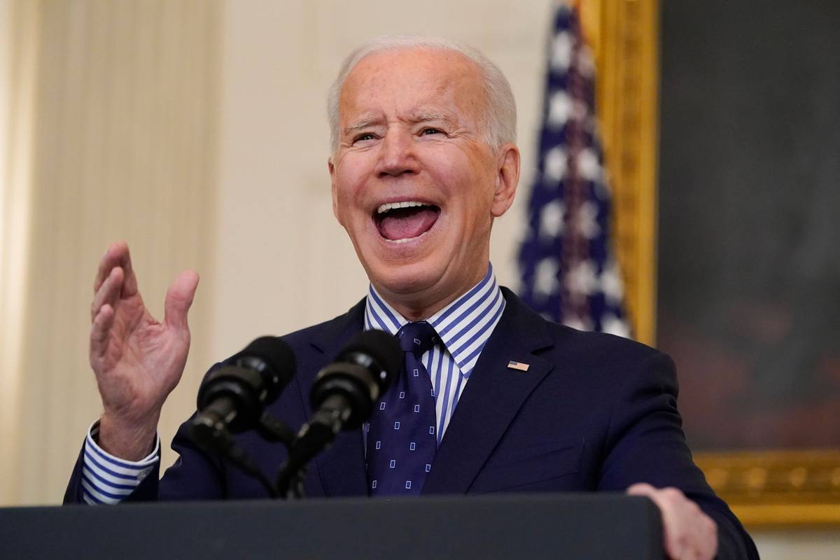 拜登首次用总统特权,帮台湾"以武拒统",我军跨海打击优势明显_台军