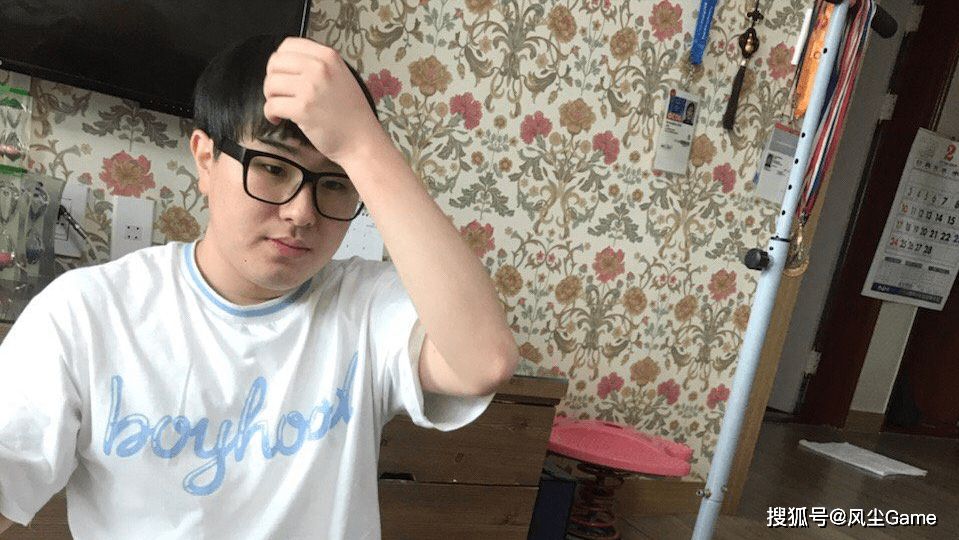 在dopa之后,其实还有一位靠操作成名的技术主播——金灿毅,常年韩服