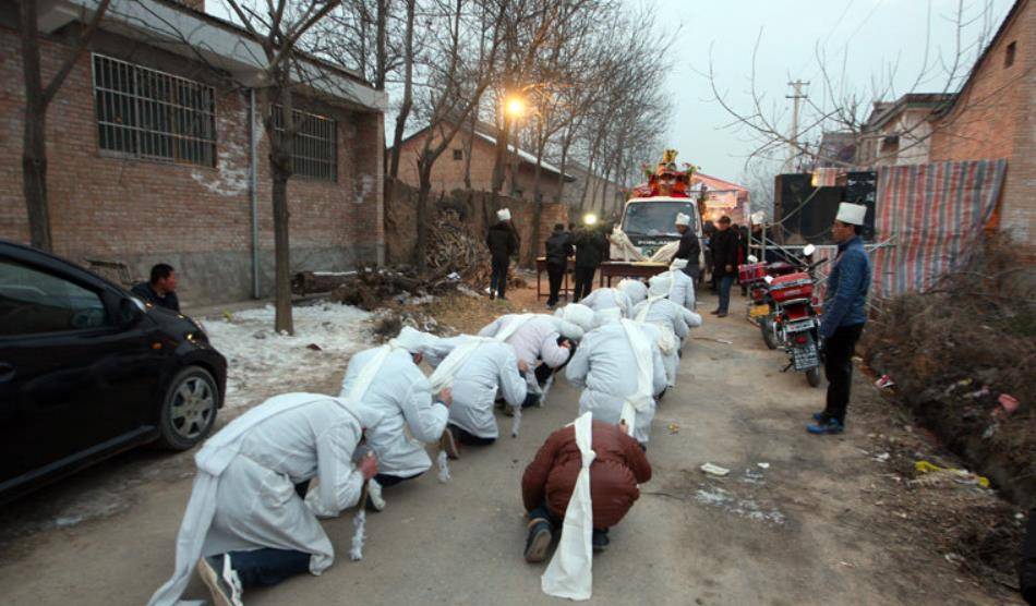 农村丧事孝子要手棒"哭丧棒",这根棒有何作用老话讲究多_葬礼_习俗