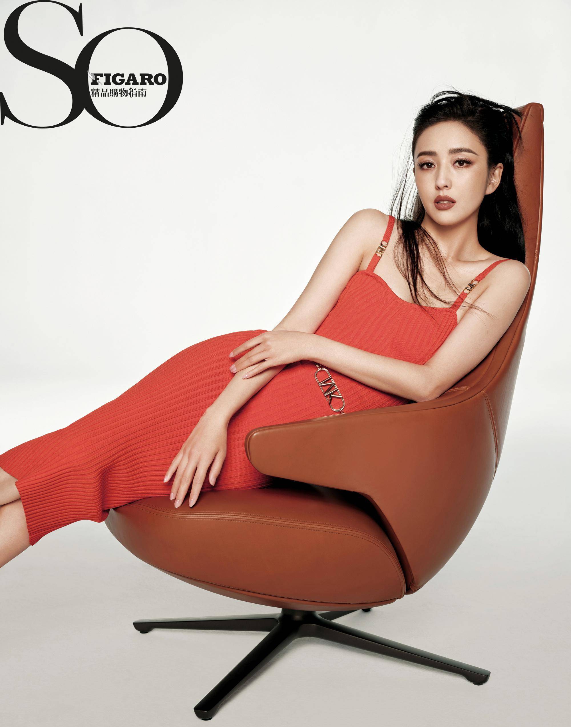 佟丽娅sofigaro封面,皮质抹身材秀时尚身材,撞衫舒淇时尚各异_黑色