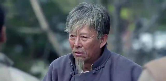 身酒瓮内闯关,敌人搜到近前时忽喊道:船尾棺内藏有人_棺材_马骥_伪军