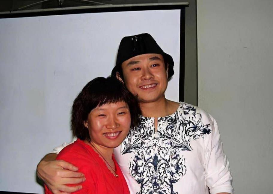 刀郎近照,脱发变光头身体发福,一曲封神,重出江湖既下沉又高雅_杨娜