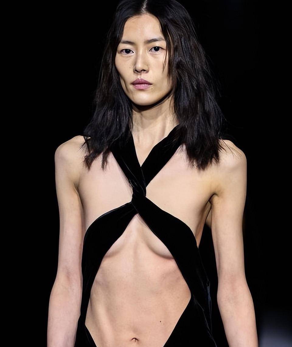 国模刘雯在巴黎为国人长脸！就是瘦得太过分，省布料造型太时尚啦_手机搜狐网