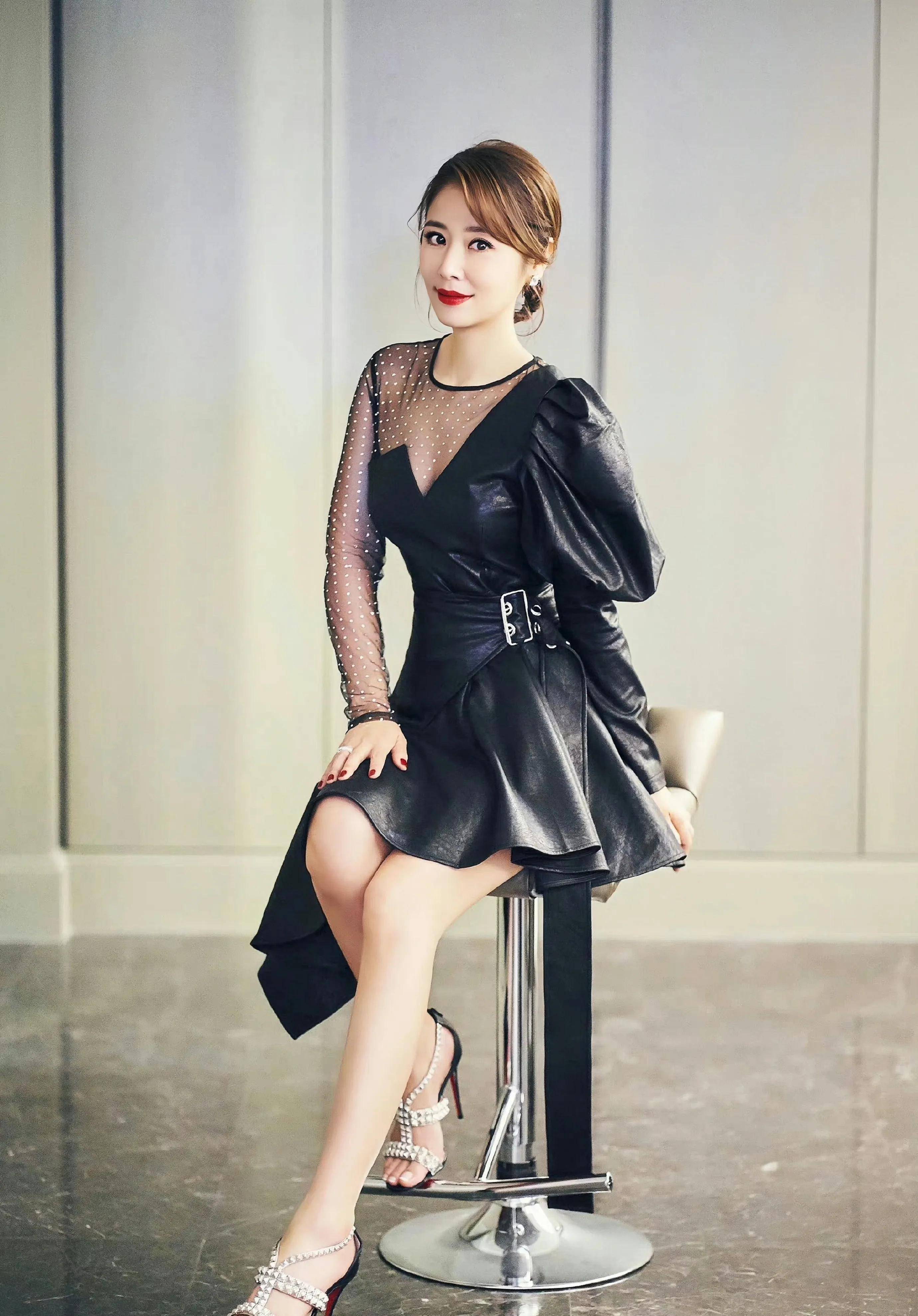 林心如早年曾有不同风采,现在已以清纯著称_内地_台湾省_因为