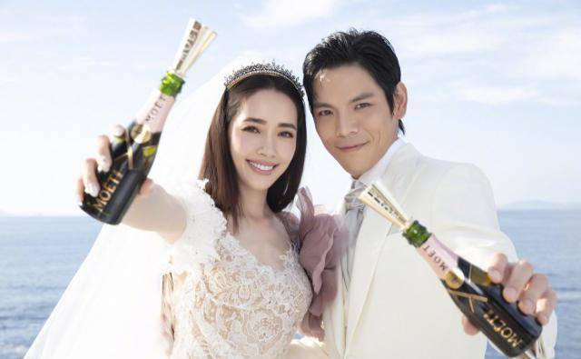 花街拳王鲁虎(向佐饰)和追梦歌手杜小娟(王可如饰)因一场拳击比赛偶遇