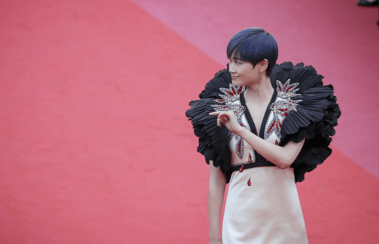 7位"假小子"出道的女星,大多数已无人问津,有人逆袭成顶流!