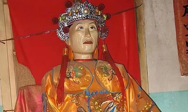 2003年,江西孝儿把父亲遗体制成"肉身佛",供奉在家无人敢拜访_小鬼