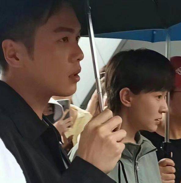 还记得第一部是由李易峰,尹正和周冬雨主演,张若昀虽也有参演,不过