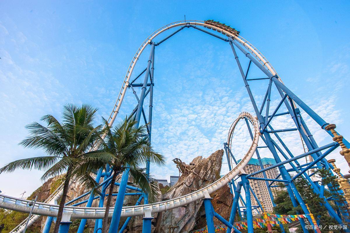 2. 深圳欢乐谷:这是一个集游乐设施,表演和美食于一体的主题公园.