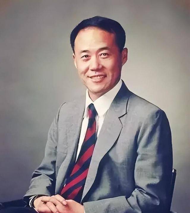 王石:放弃亿万资产抛弃糟糠之妻,娶小30岁女星,却成人生赢家_万科