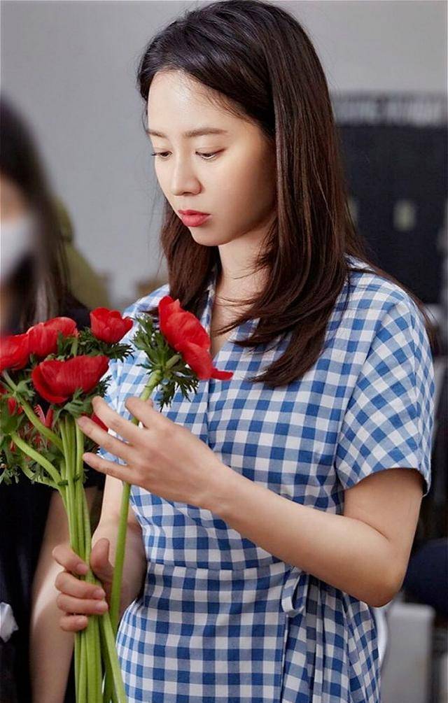 《我们,爱过吗》海报照片:宋智孝的美貌令花儿们都黯然失色_网友_女神