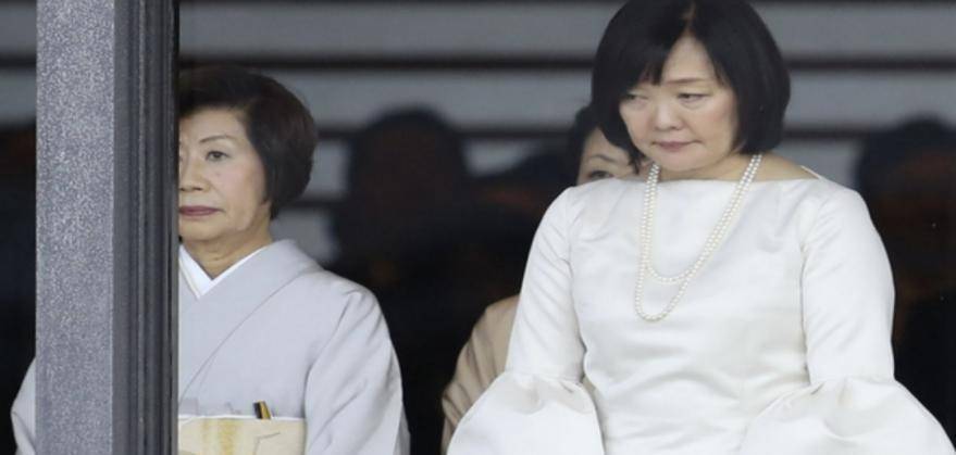 无法生育,又爱酗酒的安倍昭惠,为何还能被安倍晋三宠成公主?