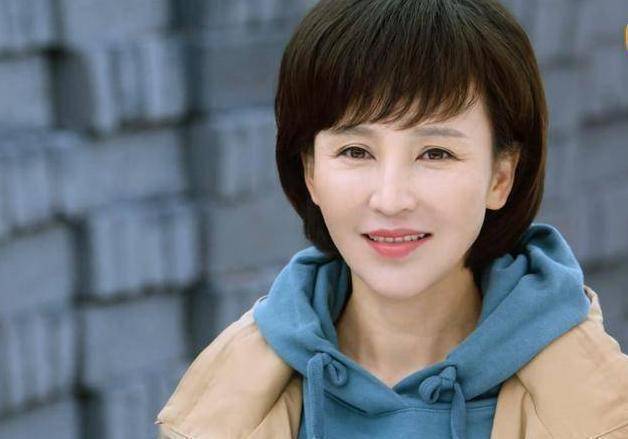 《小娘惹》最狠毒的是她,19岁为爱离家出走,如今丈夫用剧捧红_丽娜