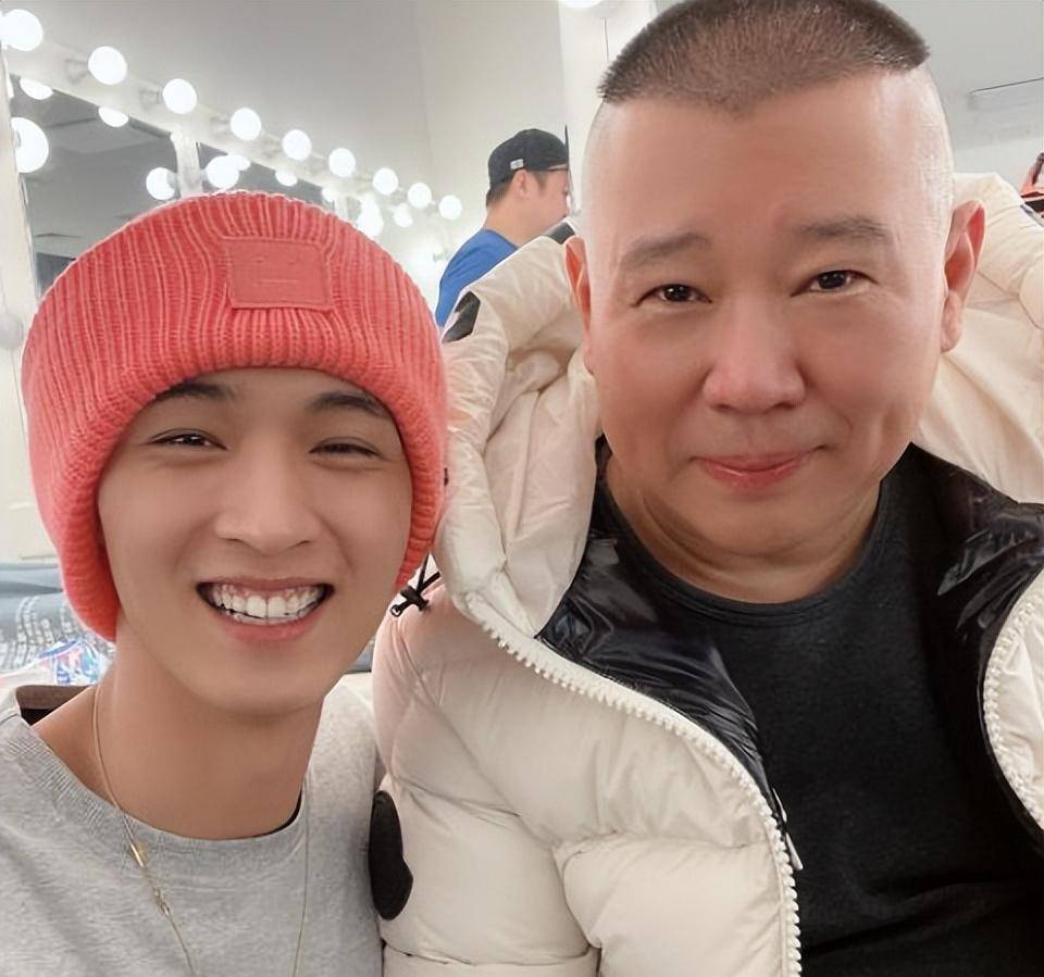 丢掉的"花瓶"秦霄贤,掉进娱乐圈里反到成了"香饽饽"_相声_父亲_张云雷