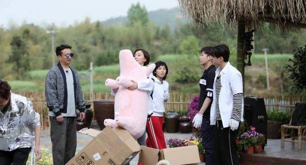 用拖鞋打的导演组并没那么坑,还暗地资助了三轮车_大姐_节目组_张子枫