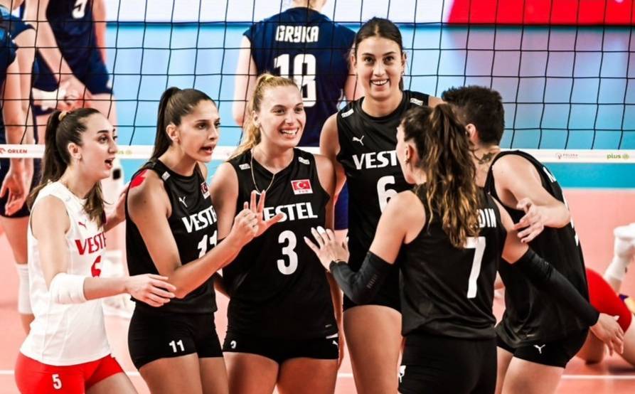 土耳其女排热身赛1-3不敌波兰女排_失误_接应_双方