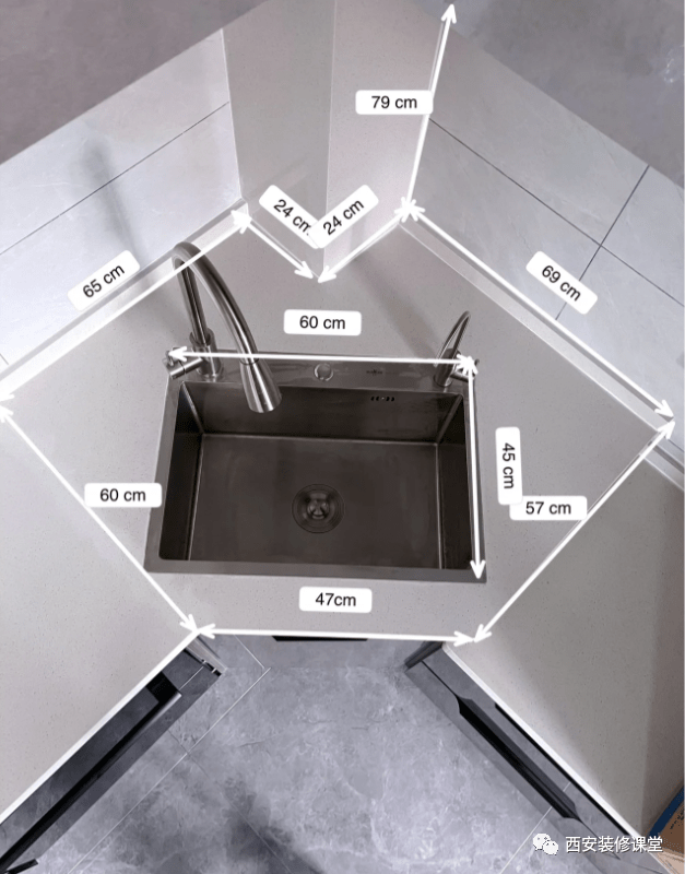 对于没有地方布局水槽的橱柜,也可以利用钻石转角的做法,满足水材的
