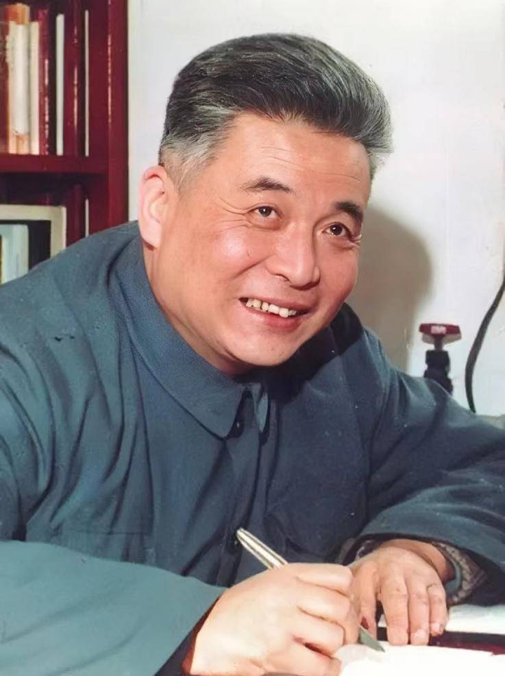 物理天才尹希公费留学,学成后不愿回国,难道中国不如国外?
