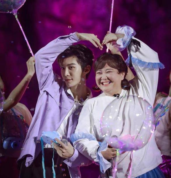 贾玲与范丞丞澡堂斗舞,又打又跳,极具反差萌_网友_因为_比赛