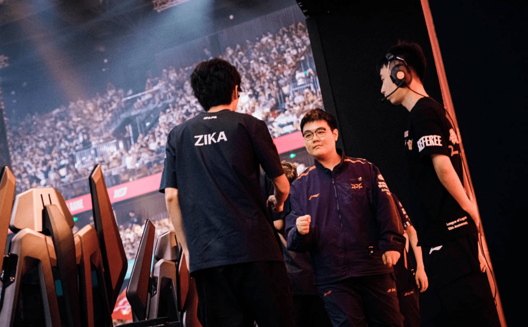 左手回应jdg夺冠_战队_knight_队友